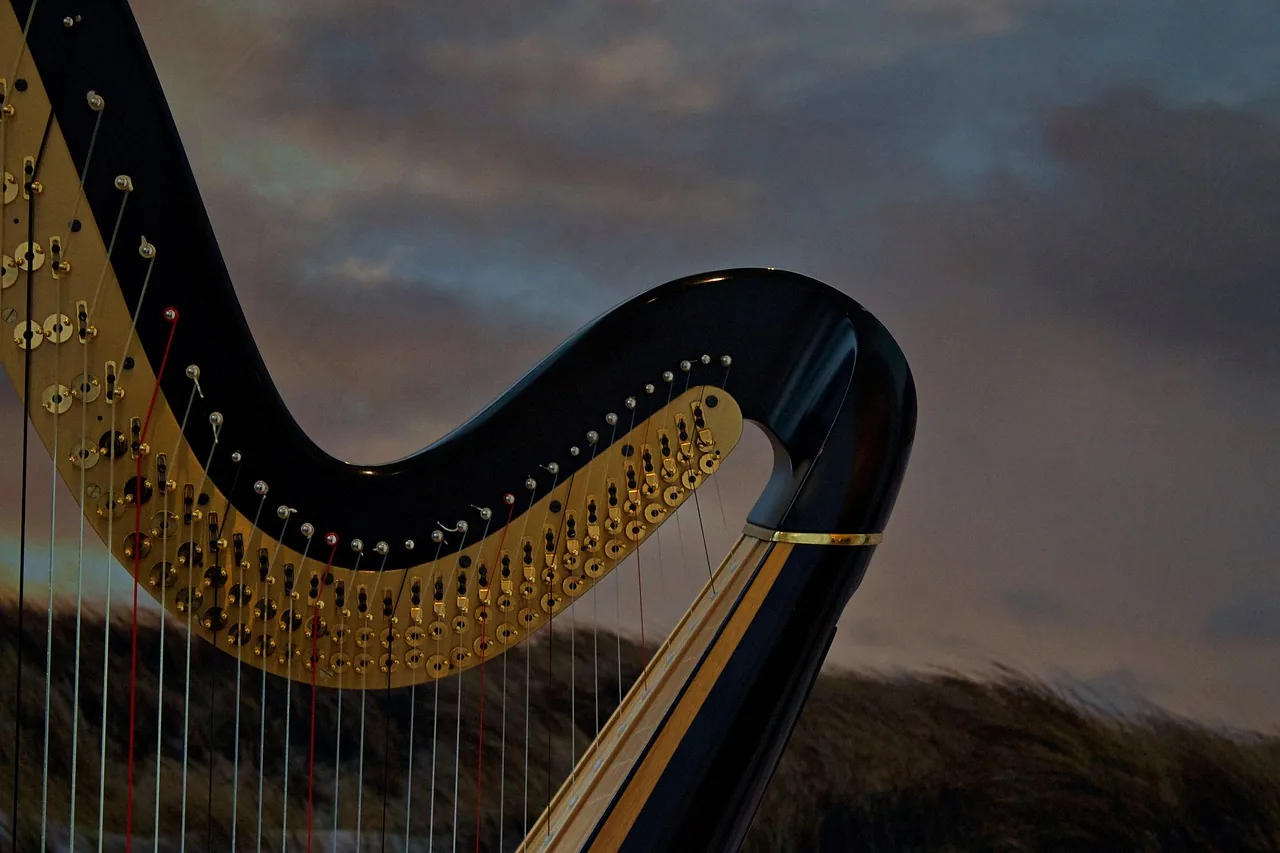 Harpe celtique au crépuscule Harpe celtique au crépuscule