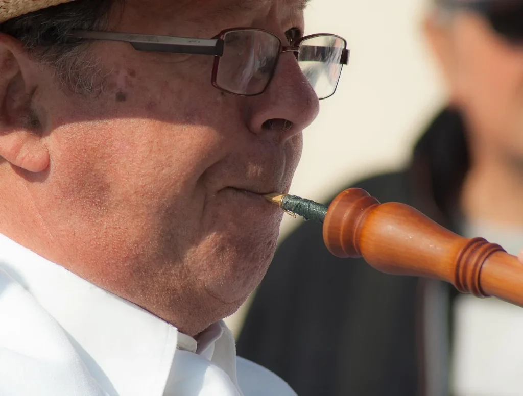 Flute and Bagpipes: Emblematic Instruments of Medieval Music