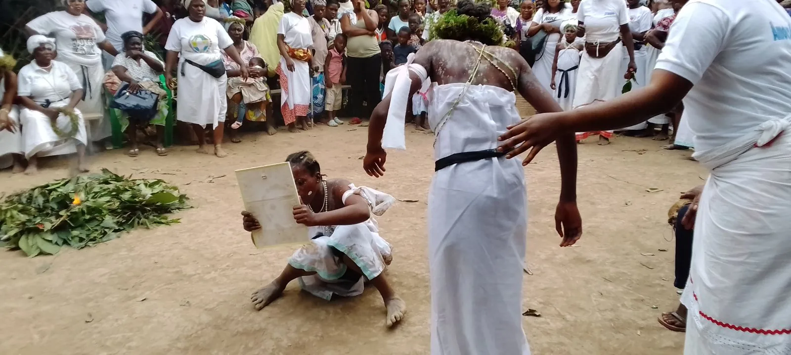 Danse africaine traditionnelle en cercle Danse africaine traditionnelle en cercle